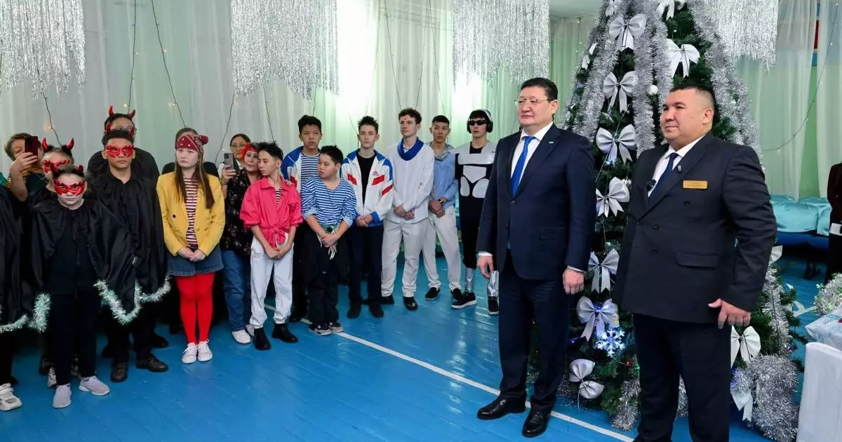  Берік Уәли Жаңа жыл қарсаңында Семейдегі арнайы мектеп-интернаттарды аралап, балаларға қандай көмек керегін көзбен көрді 