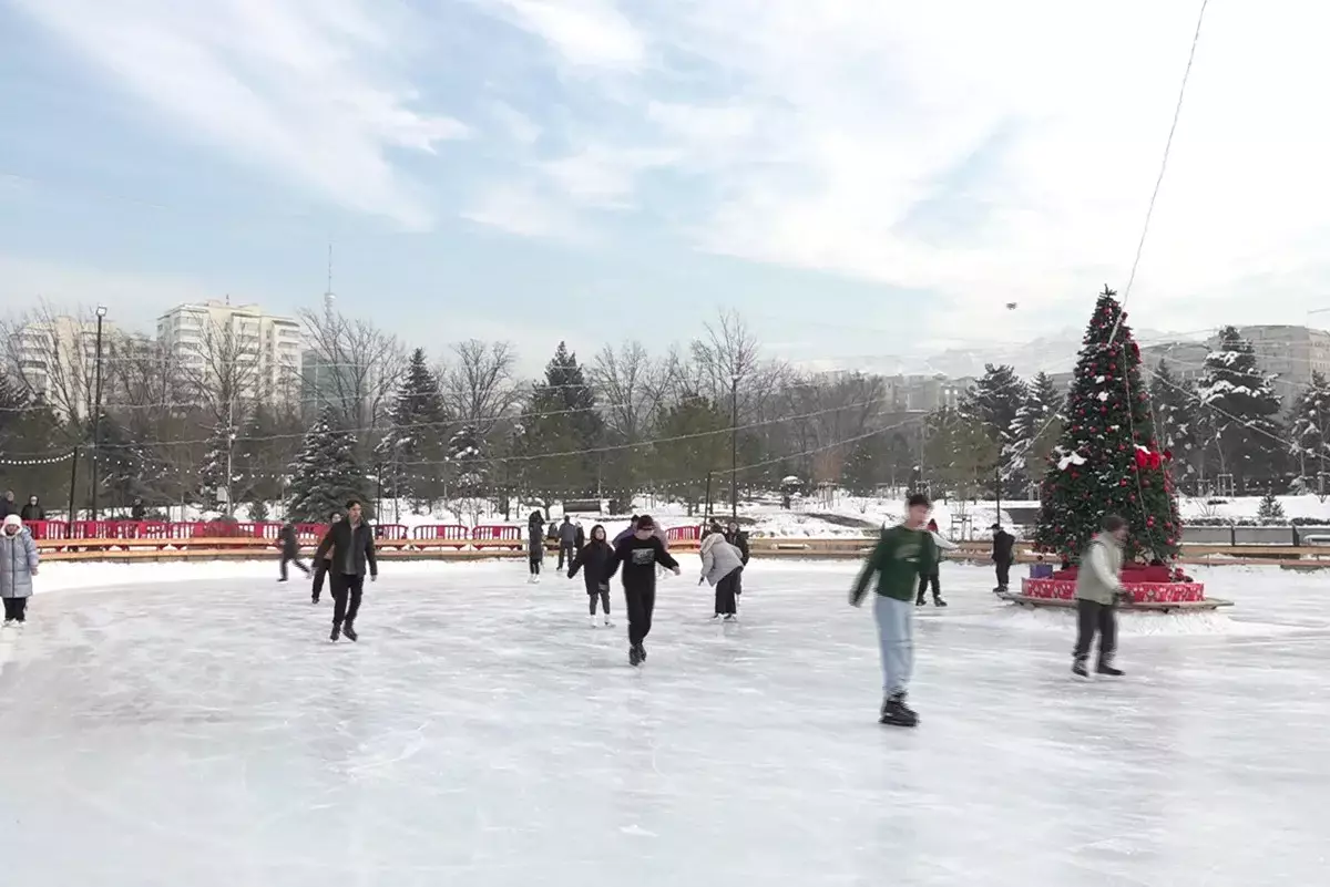 В Алматы заработали бесплатные ледовые катки