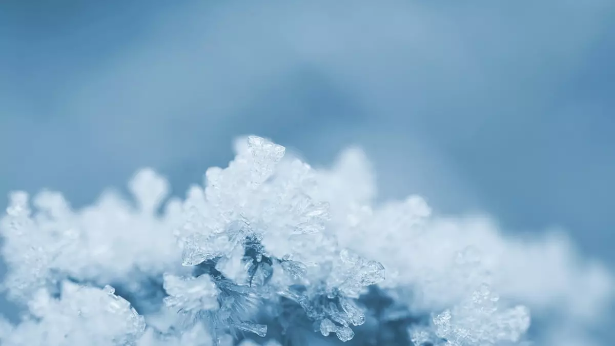 Аяз, боран: елдің басым бөлігінде дауылды ескерту жарияланды