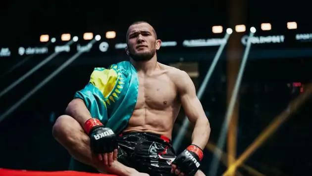 "Өзбекстанды үнсіз қалдырды". Қазақ файтер қарсыласын бір минутқа жеткізбей құлатты