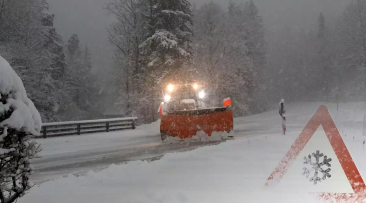 Движение ограничили в двух областях Казахстана
