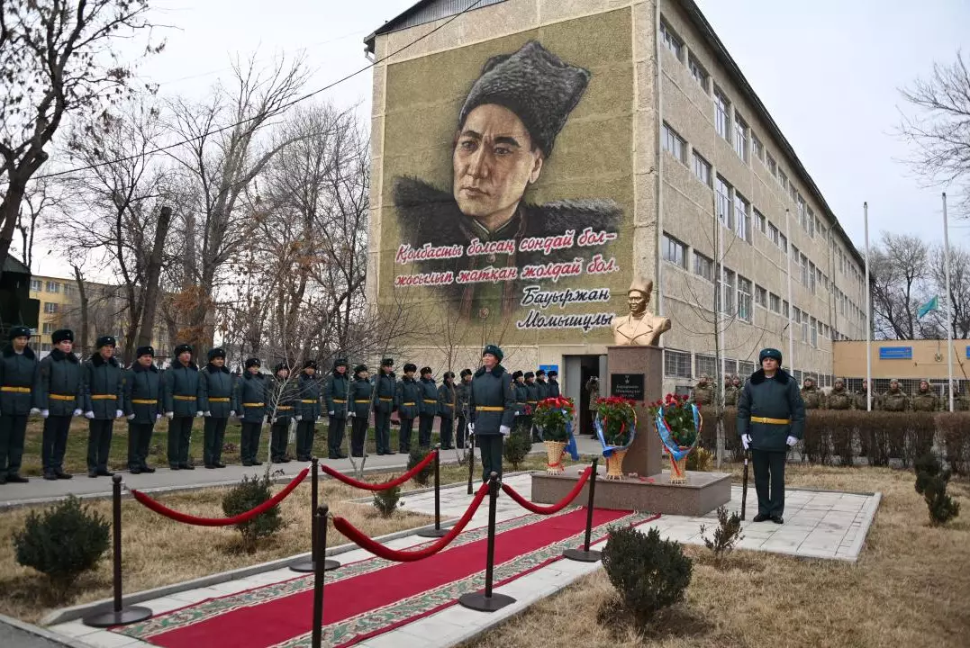 Легендарному полководцу Бауыржану Момышулы исполнилось 115 лет