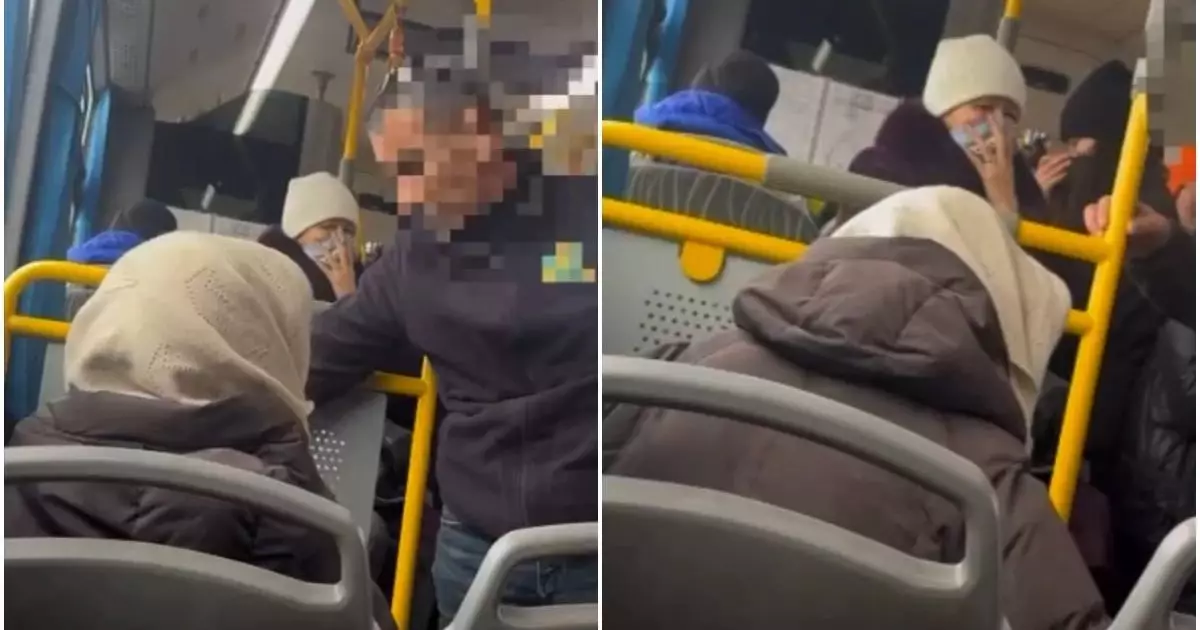  Автобус жүргізушісі жағымсыз иісіне бола егде жастағы әйелді көліктен түсіріп тастаған (видео) 