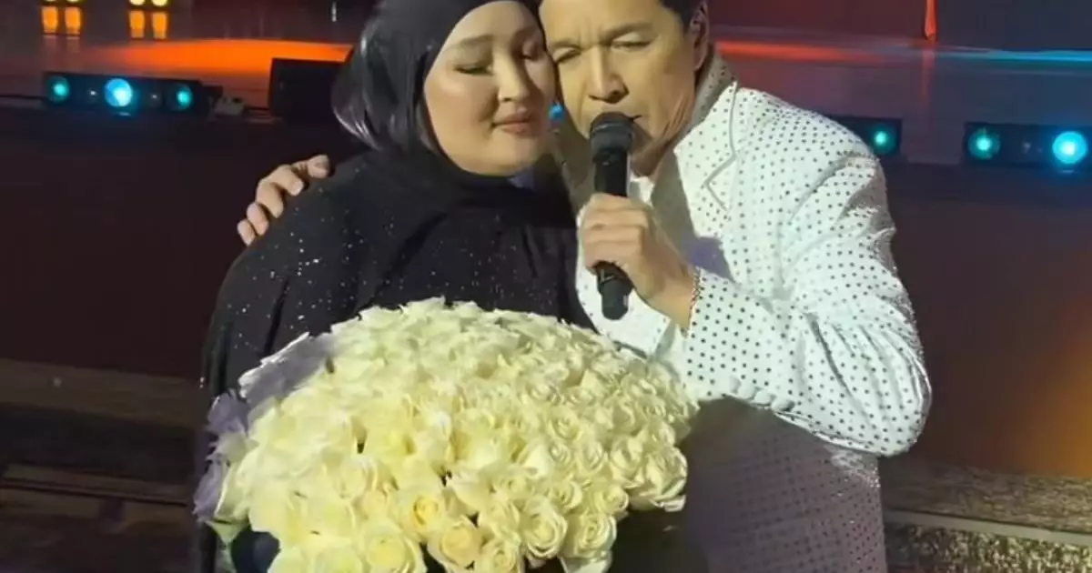  `Саған ризамын`: Абай Бегей жеке концертінде әйеліне алғыс айтып, көзіне жас алды (ВИДЕО) 