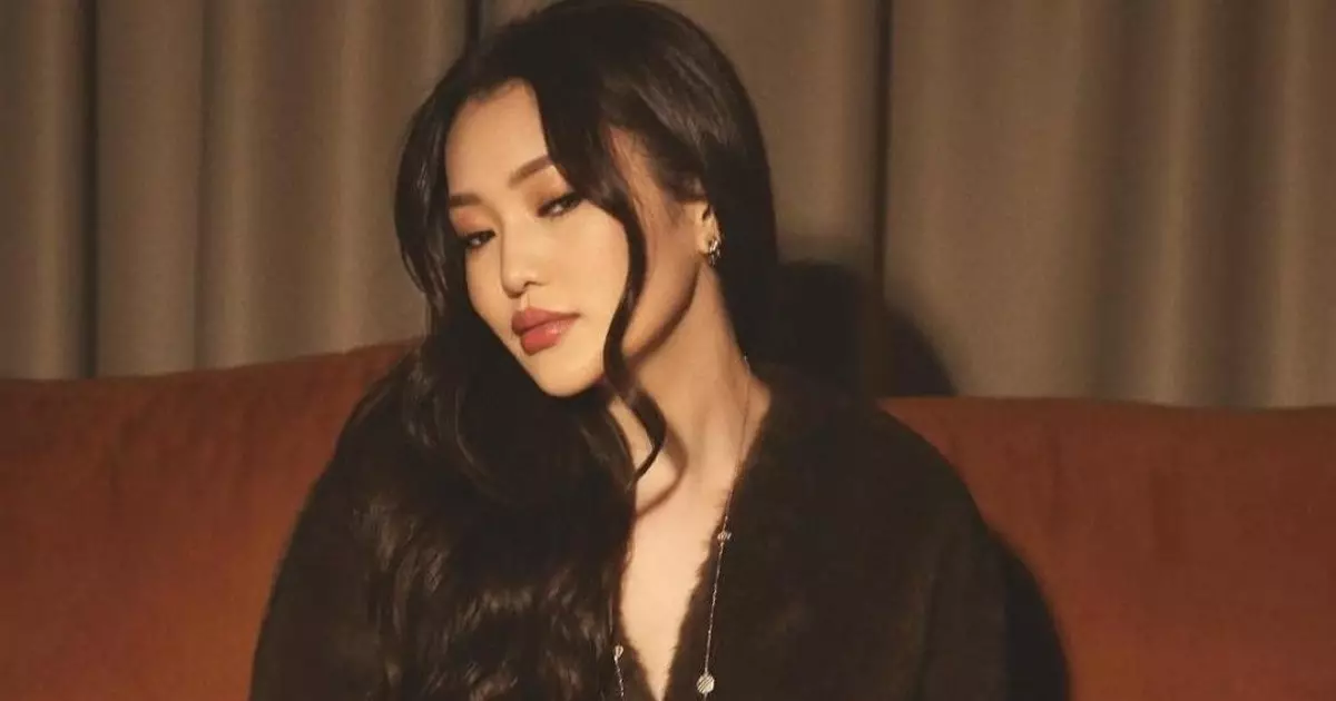  Ерке Есмахан бағалы сыйлық сыйлағаны үшін Раимға алғыс білдірді 