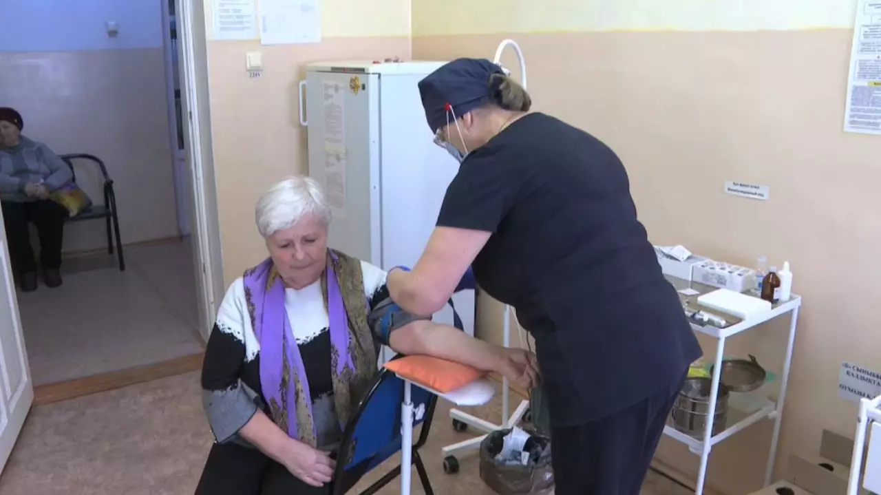 Больницы ВКО испытывают дефицит кадров