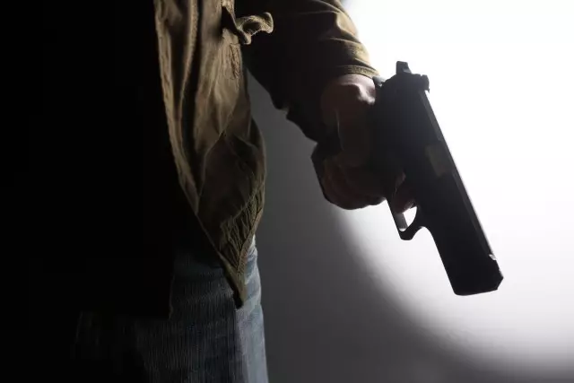 Бұрынғы полицей әйелін ажырасқан күні атып өлтірді