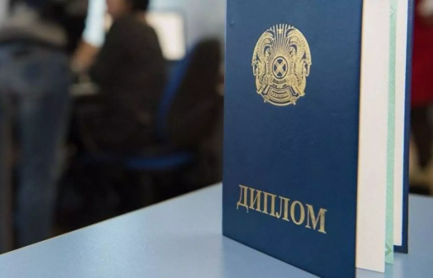 «Жұмысың бар ма, жас маман?»: Қазақстанда мемлекеттік жұмысқа орналасу қиындығы