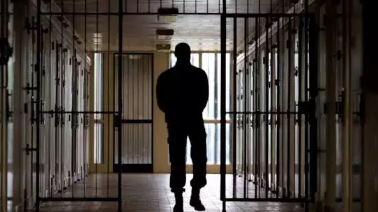 Алматыда әйел мен алты жасар қызын өлтірген ер адам өмір бойына сотталды