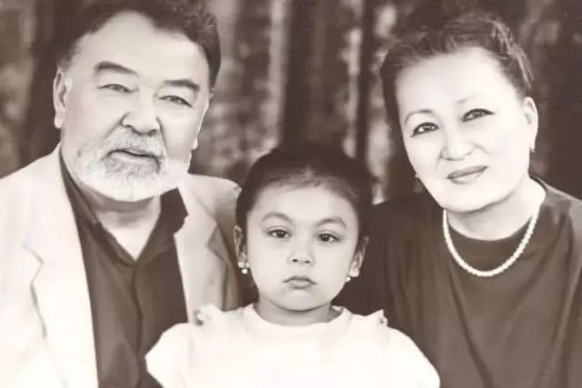 «Ішкі ағзаның бәрі желініп кеткен»: Бағдат Әшімова актердің бірінші әйелі қалай қайтыс болғанын айтты