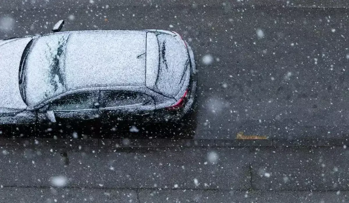 Жүргізушілерге ескерту жасалды: тасжолдарда қар аралас жаңбыр жауады