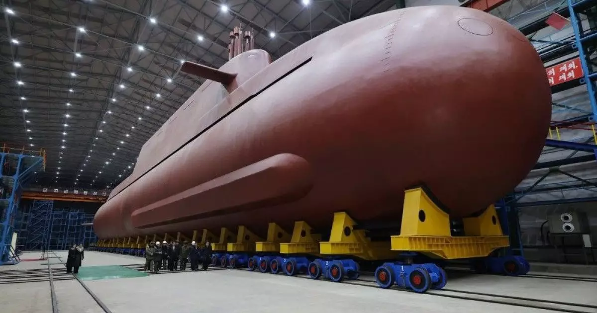  КХДР атомдық сүңгуір қайығын салып жатыр 