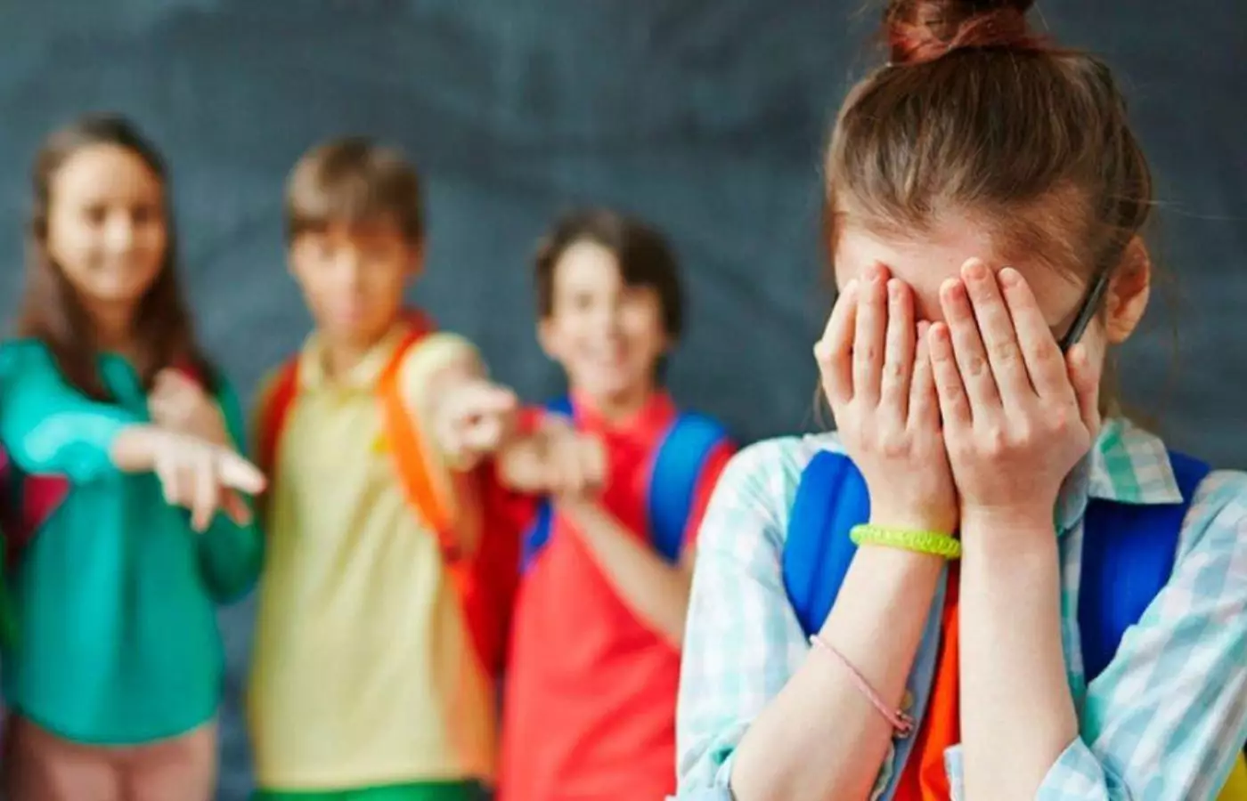 Қысымның ортасында қалған адаммын