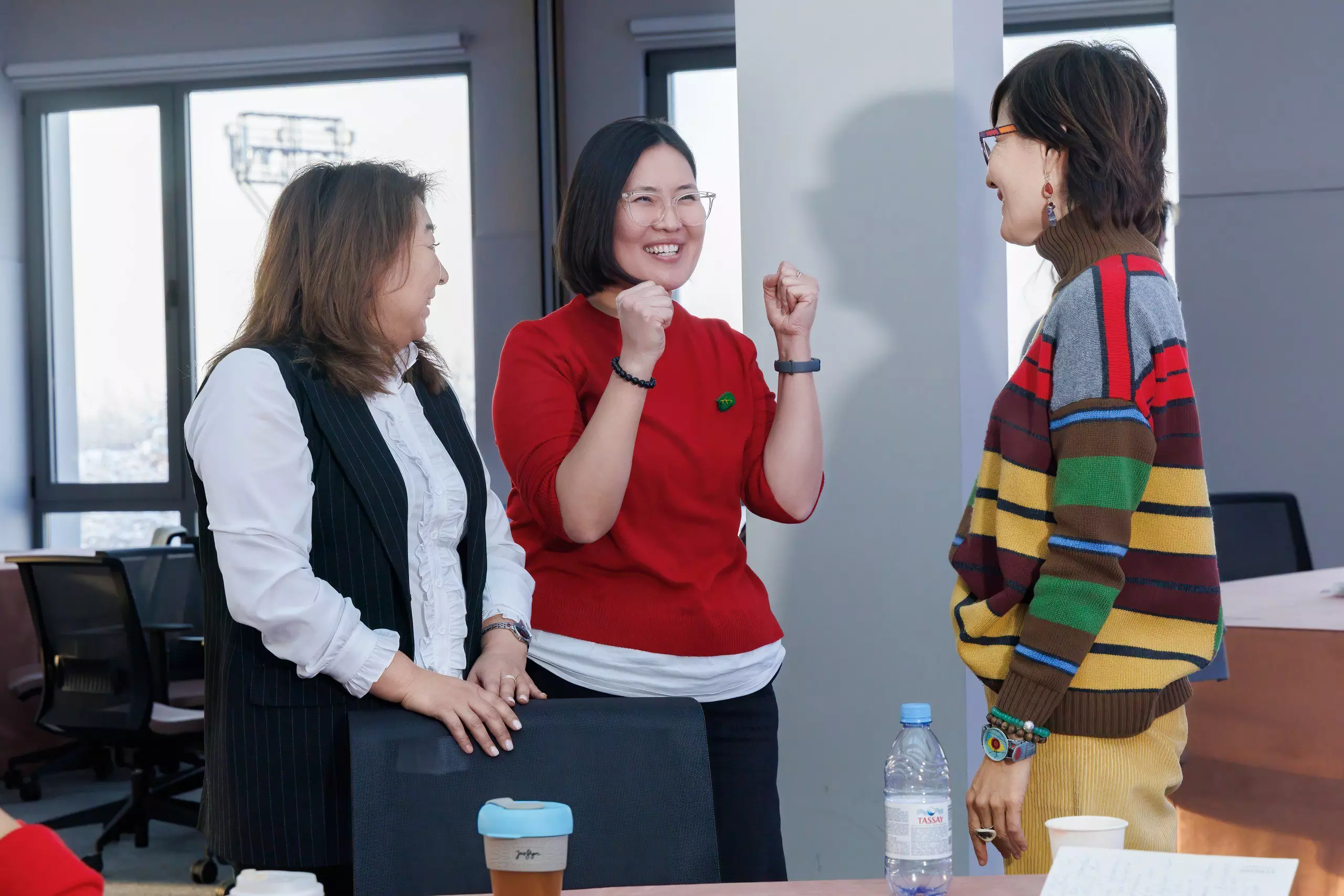 В Казахстане вышла книга «Хорошие практики: истории о людях и общественных изменениях»