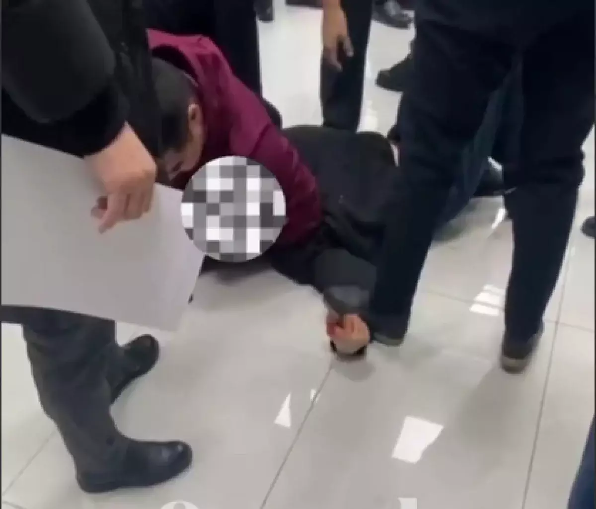 Поножовщина в вузе Алматы: отчислят ли студента после нападения