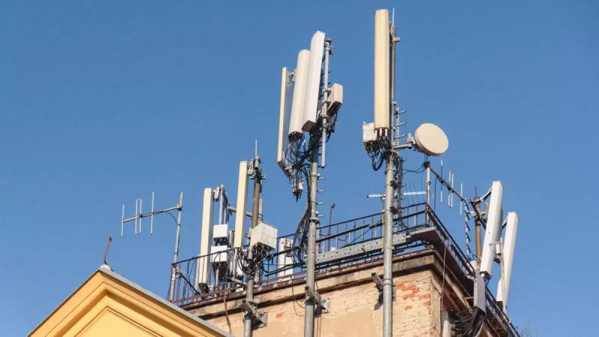 Страх перед вышками или качественная связь: что выбирают жители Алматы