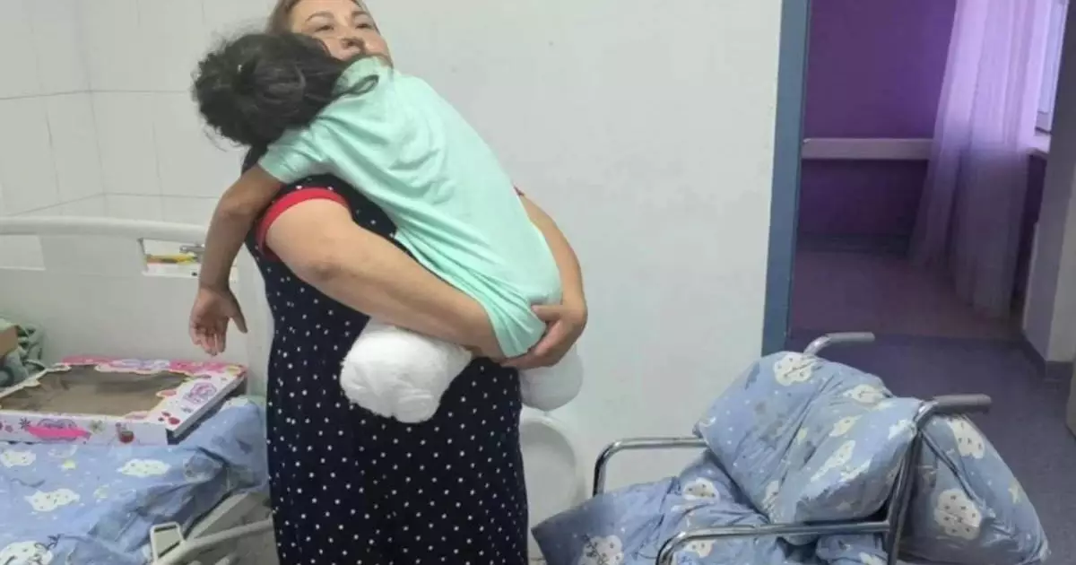  Астанада екі аяғынан айрылған 8 жастағы қыздың отбасына пәтер берілетін болды 