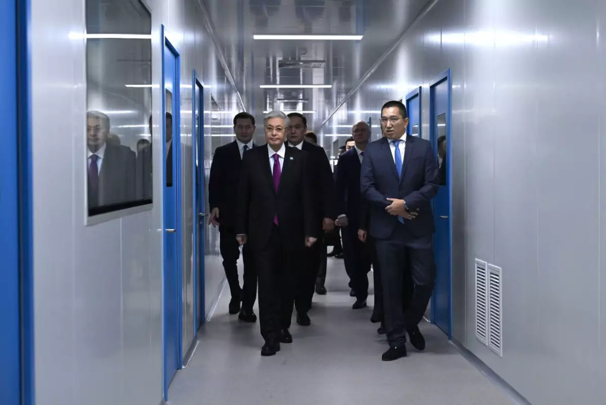 Токаев побывал на фармпредприятиях Жамбылской области