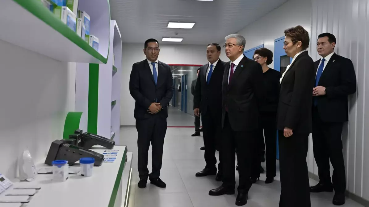 Президент Жамбылдағы фармацевтикалық кәсіпорындармен танысты