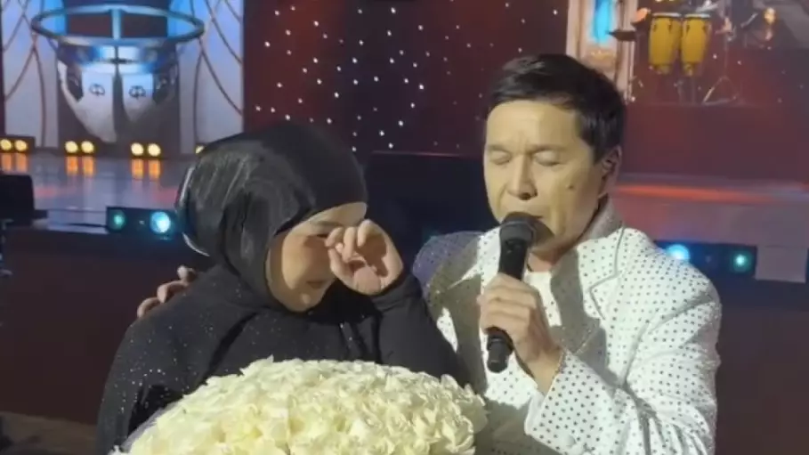 Абай Бегей екінші әйелінің алдында жылап қалды (ВИДЕО)