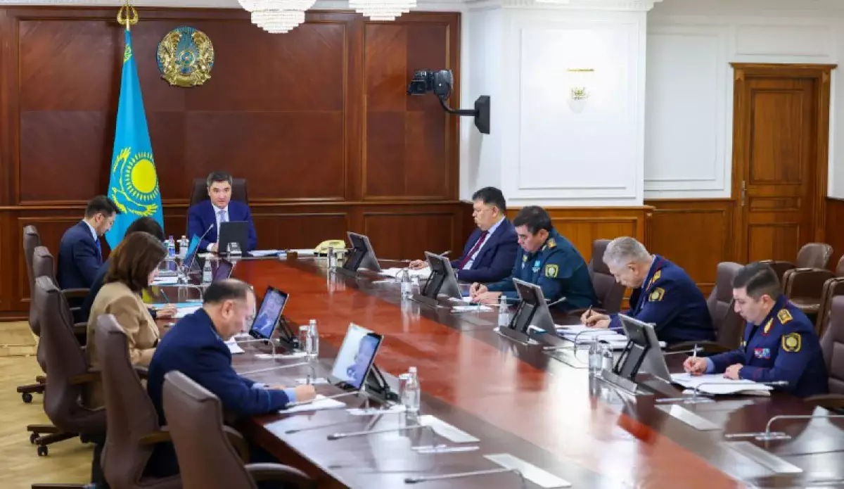 Олжас Бектенов жаңа жылда ішкі істер органдарына қоғамдық тәртіпті қорғауды тапсырды