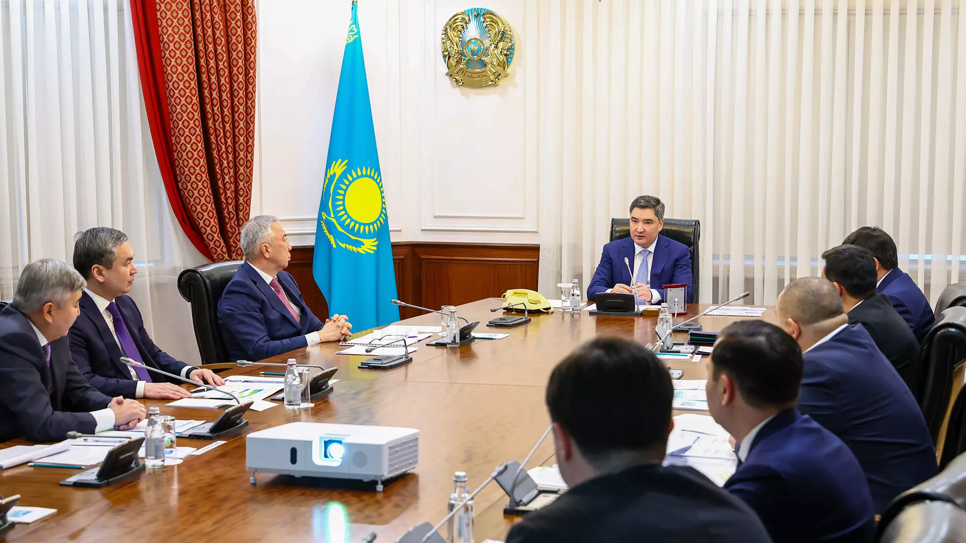 Бектенов поручил определить источники финансирования инфраструктуры в СЭЗ и ИЗ