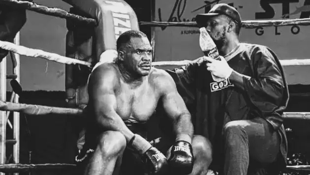 Аты шулы боксшы карьерасында алғаш рет жеңілді