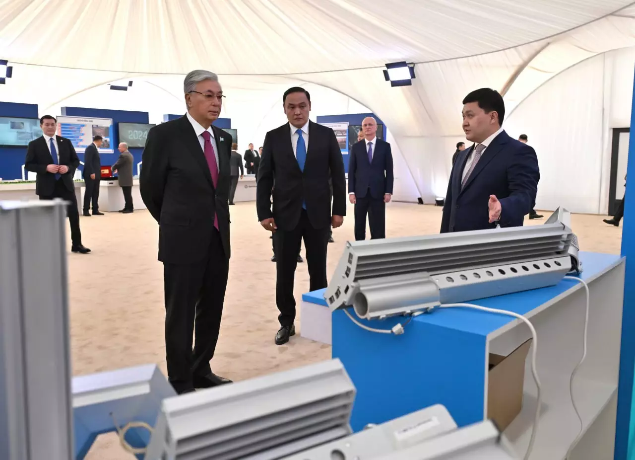 Токаев посетил малую индустриальную зону «Тараз»