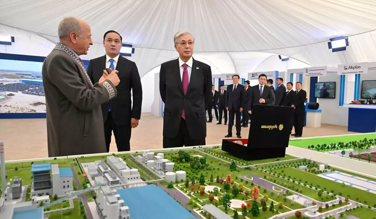 Новые заводы и миллиарды инвестиций: что увидел Токаев в индустриальной зоне «Тараз»