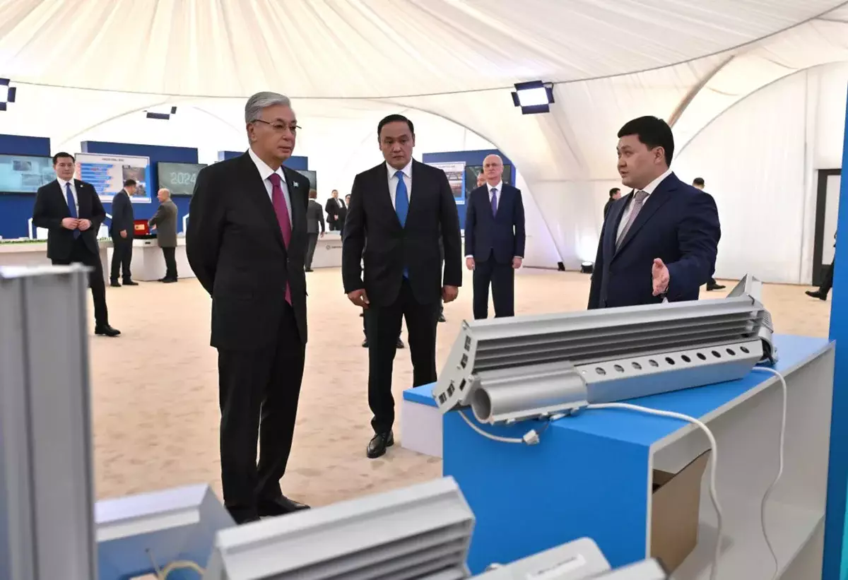 Глава государства посетил малую индустриальную зону «Тараз»