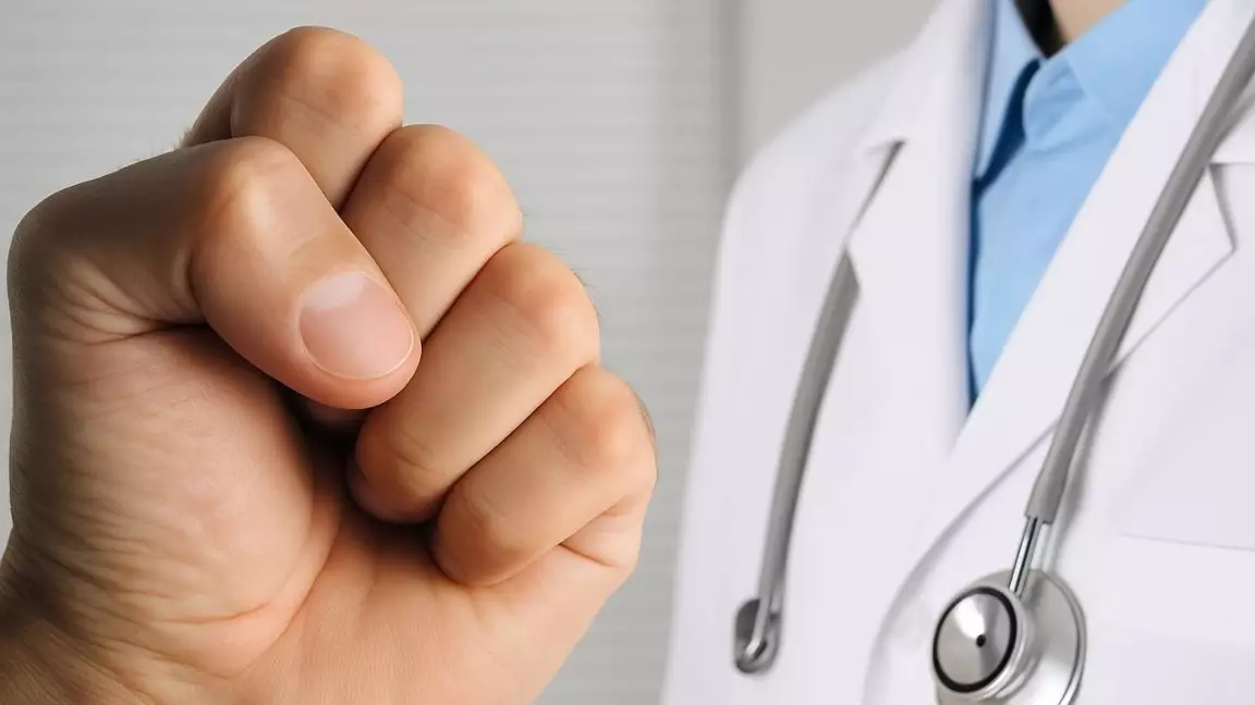 Қазақстанда  медицина қызметкерлеріне зорлық-зомбылық көрсеткендерге жаза күшейеді