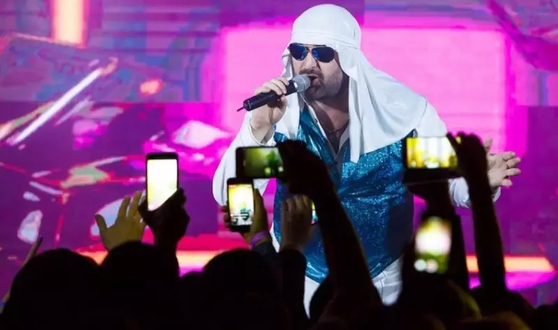 В Казахстане простили долги российскому исполнителю