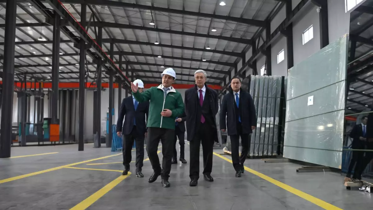 Президент Dala Glass әйнек өндіретін кәсіпорын қызметімен танысты