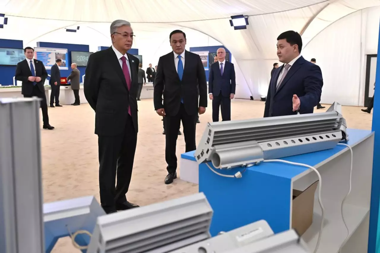 Глава государства посетил малую индустриальную зону «Тараз»