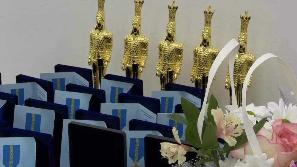 Сұмдық бизнес: Марапаттар ыстық бәліштей сатылып жатыр