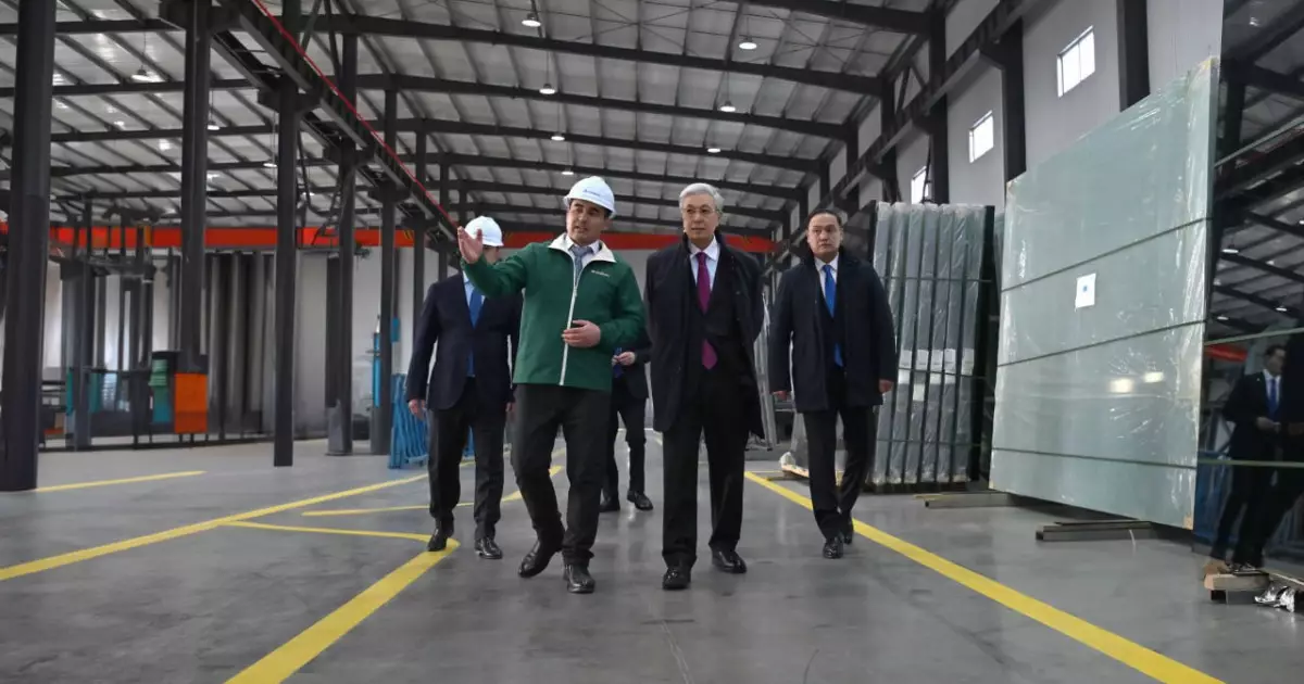   Президент Dala Glass әйнек зауытына барды   