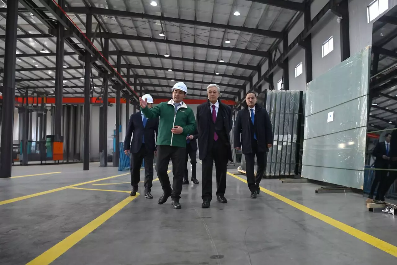 Президент Dala Glass әйнек өндіретін кәсіпорын қызметімен танысты