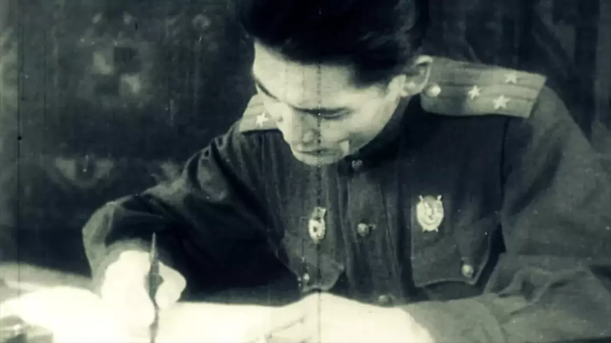 Қасым-Жомарт Тоқаев Бауыржан Момышұлына «Халық қаһарманы» атағын беру туралы шешім қабылдағанын мәлімдеді