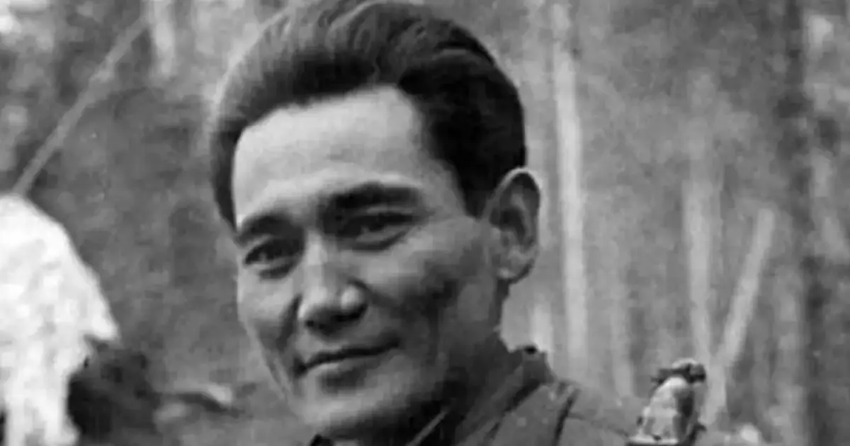  Тоқаев Бауыржан Момышұлына «Халық қаһарманы» атағын берді 