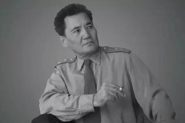 Бауыржан Момышұлына ресми түрде «Халық қаһарманы» атағы берілді