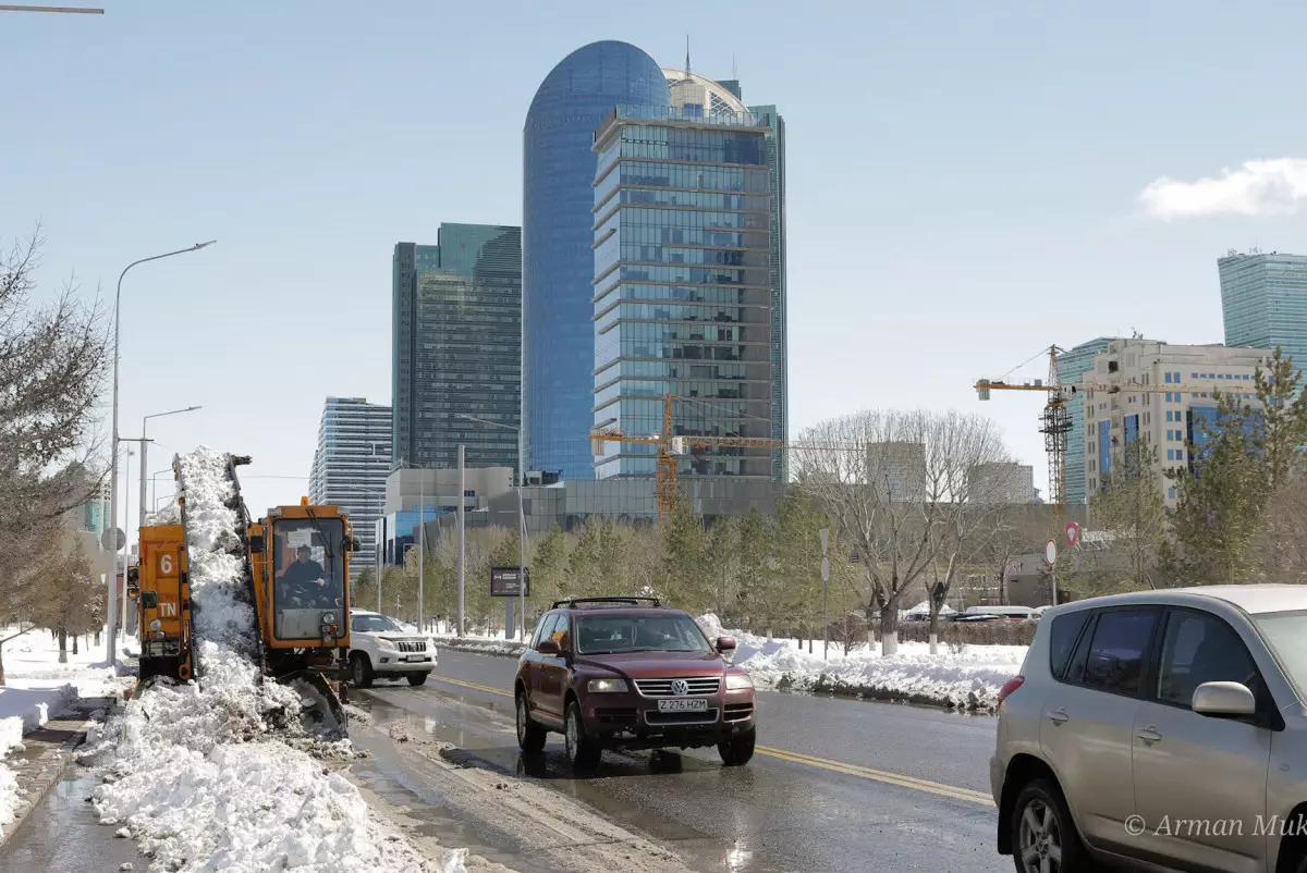 Штормовое предупреждение объявили в ряде регионов Казахстана