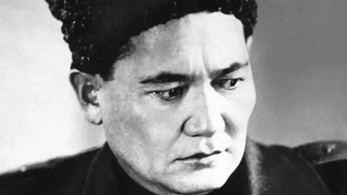 Бауыржан Момышұлына «Халық қаһарманы» атағы берілді