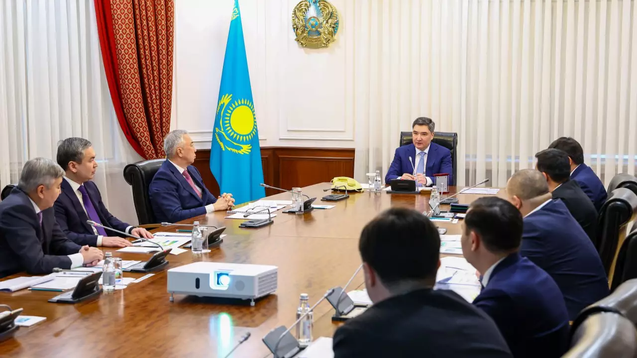 Бектенов арнайы экономикалық және индустриялық аймақтар инфрақұрылымын дамыту мәселесі бойынша кеңес өткізді