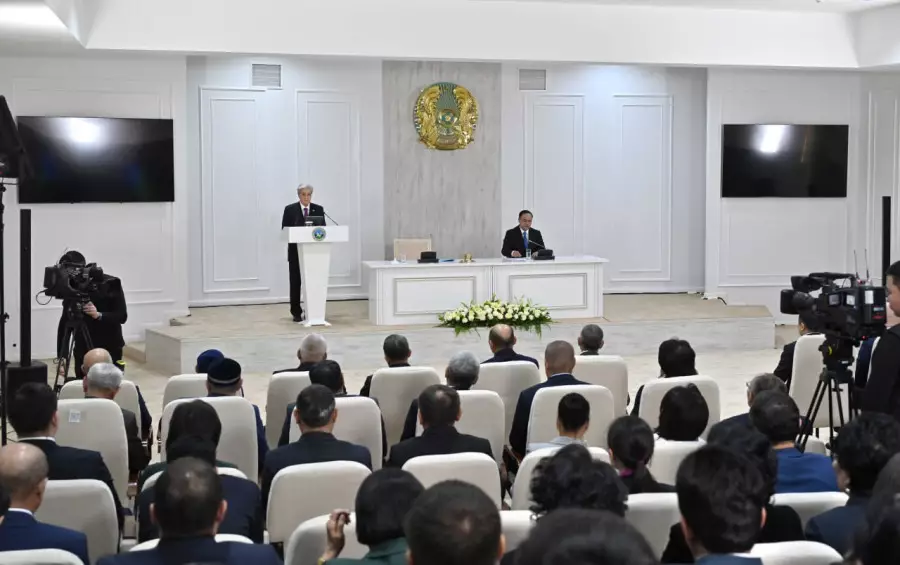 Тоқаев Тараздағы әскери мектеп-интернатқа Момышұлының есімін беруді ұсынды