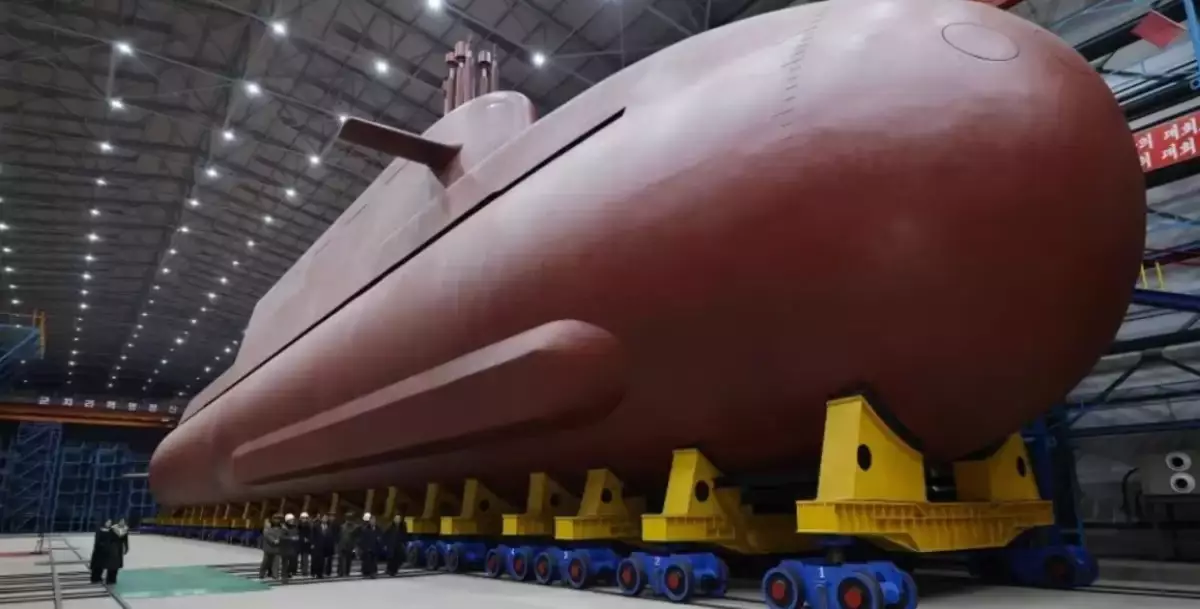 Солтүстік Корея алғашқы «атом» сүңгуір қайығының суреттерін жариялады