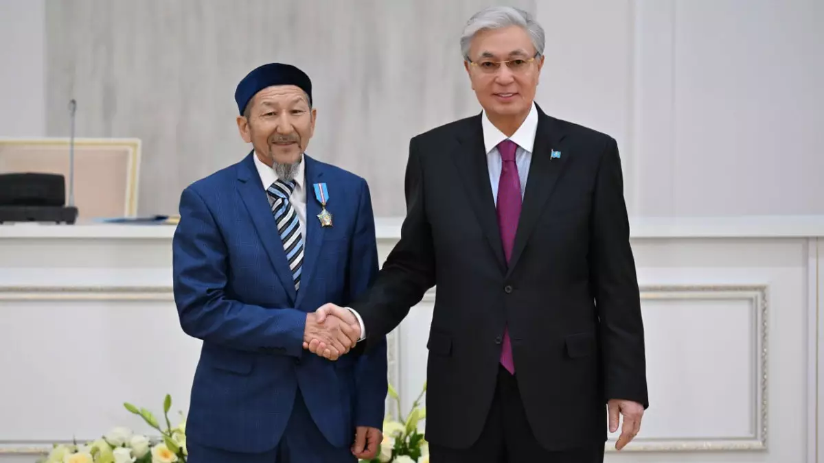 Шопан, жүргізуші, механик: Тоқаев Жамбыл облысының жұмысшыларын марапаттады