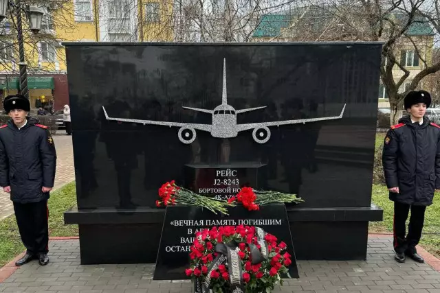 Грозныйда Ақтаудағы ұшақ апатынан қаза болғандарға арналған мемориал ашылды