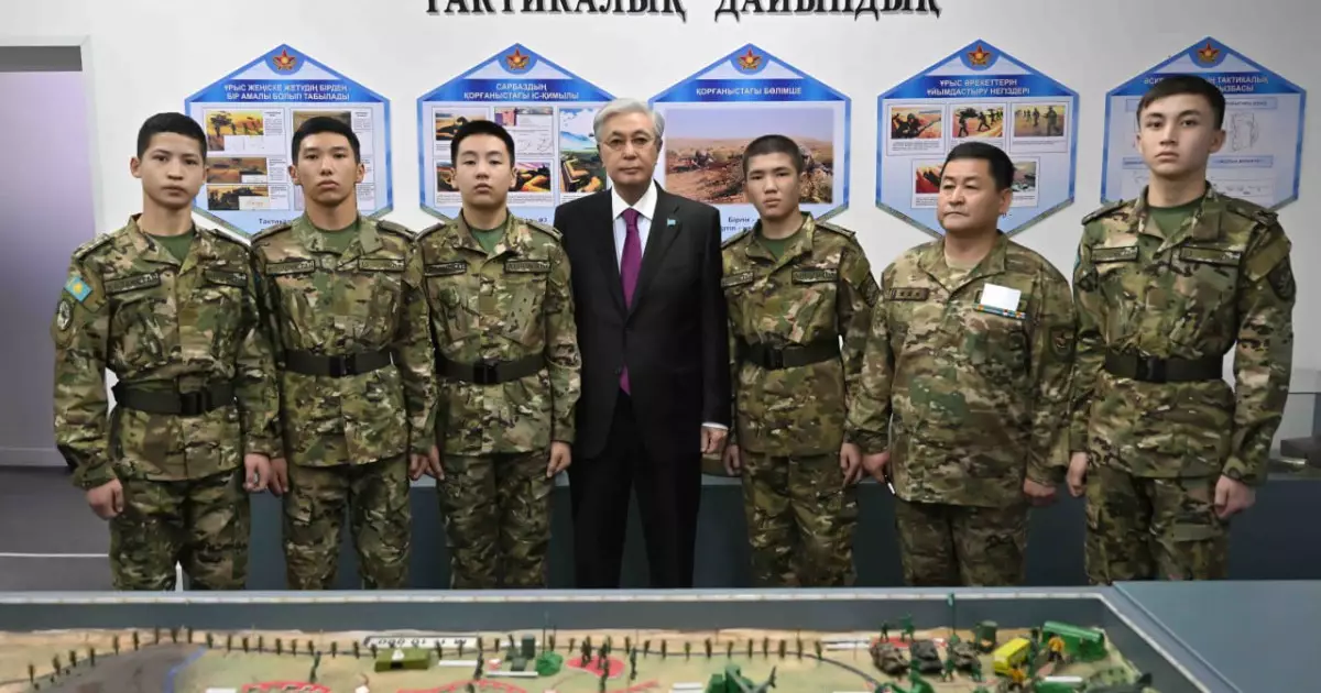   Мемлекет басшысы Тараздағы мамандандырылған әскери мектеп-интернатқа барды   