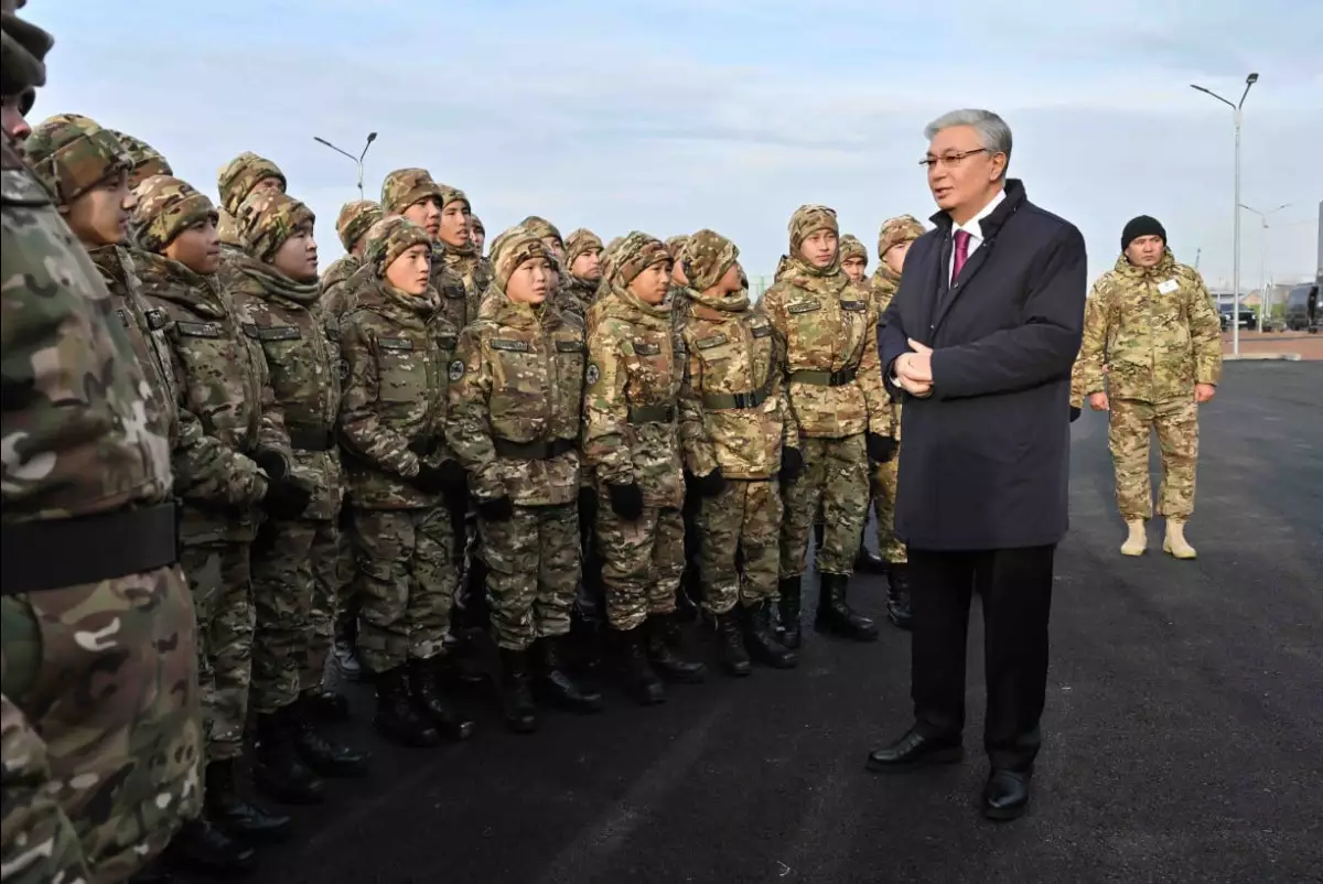 Президент посетил специализированную военную школу-интернат в Таразе