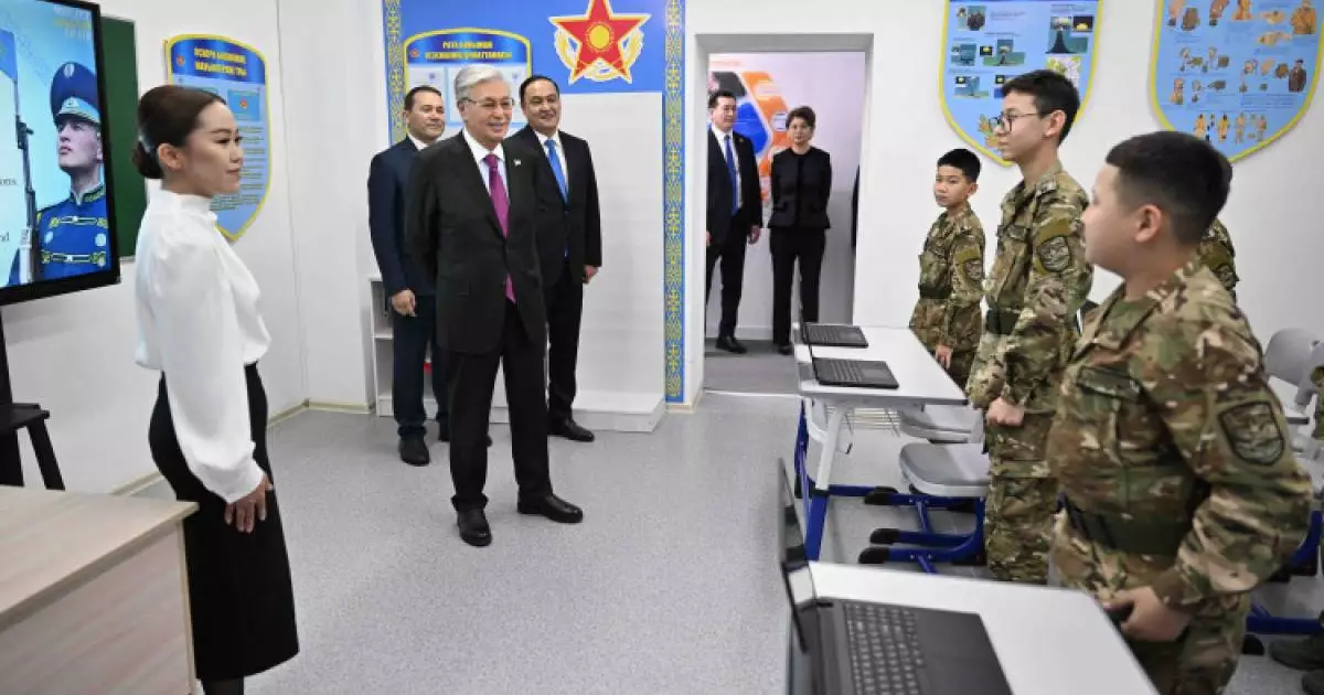  Мемлекет басшысы Тараздағы мамандандырылған әскери мектеп-интернатқа барды 